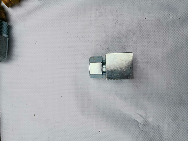 象山专业直角卡套接头批发