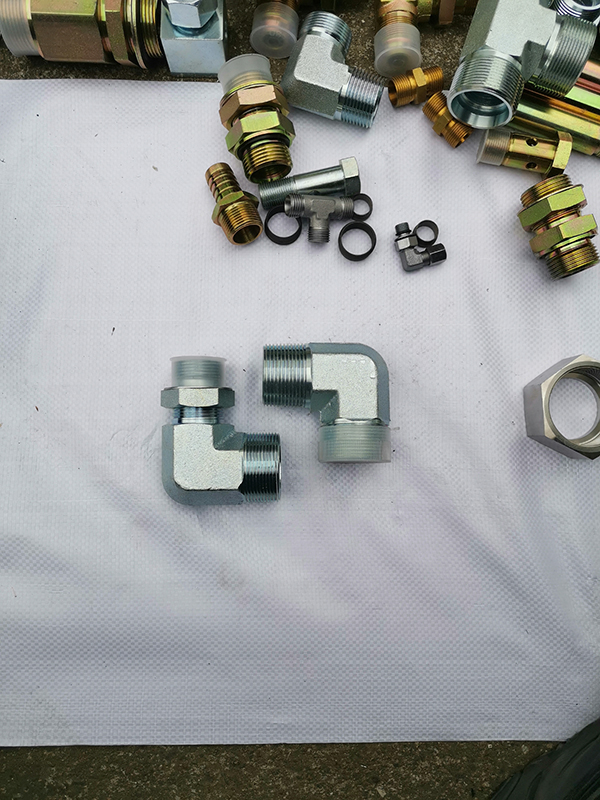 象山专业直角卡套接头批发